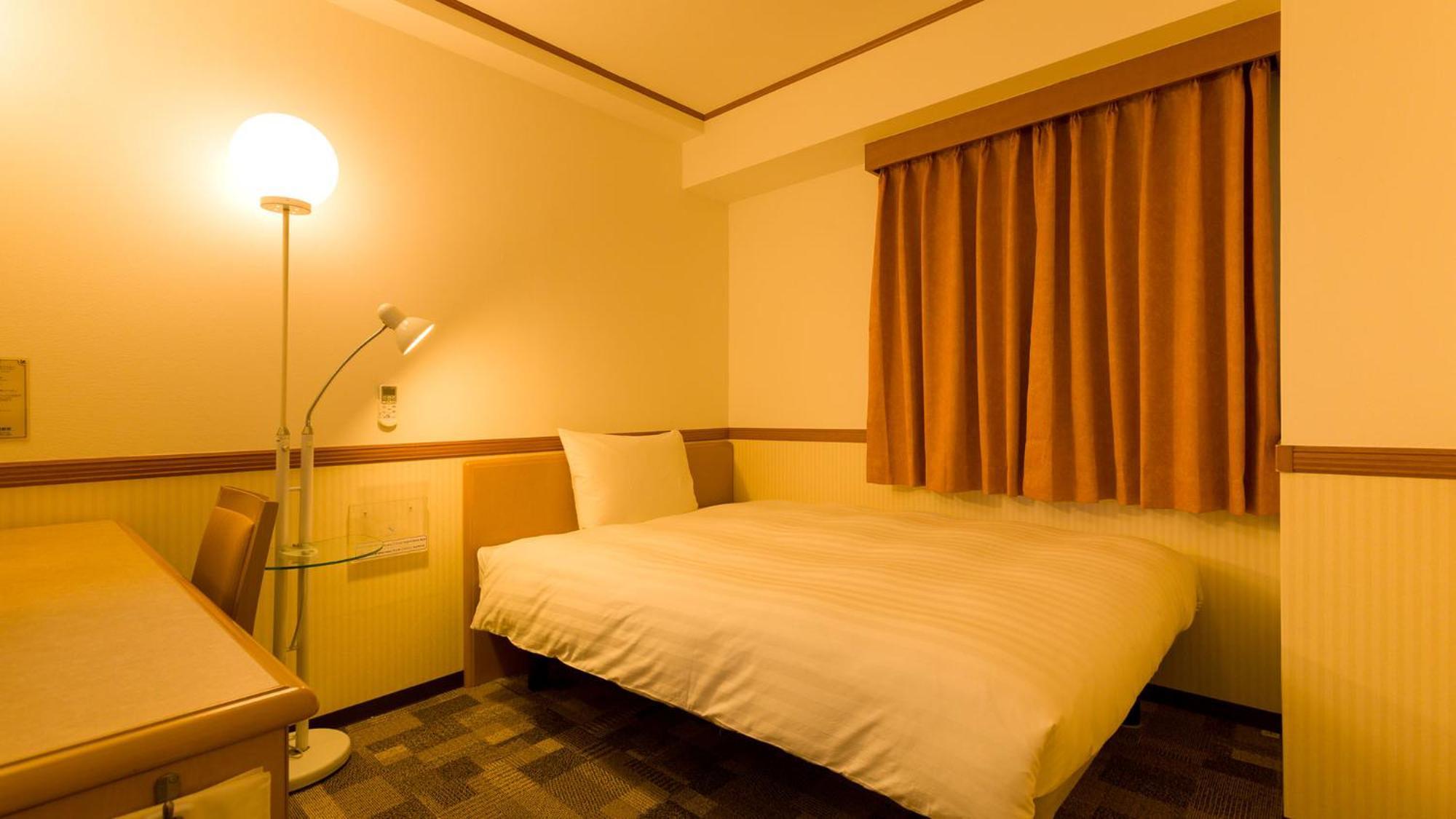Toyoko Inn Okinawa Naha Kokusai-Dori Miebashi-Eki Chambre photo